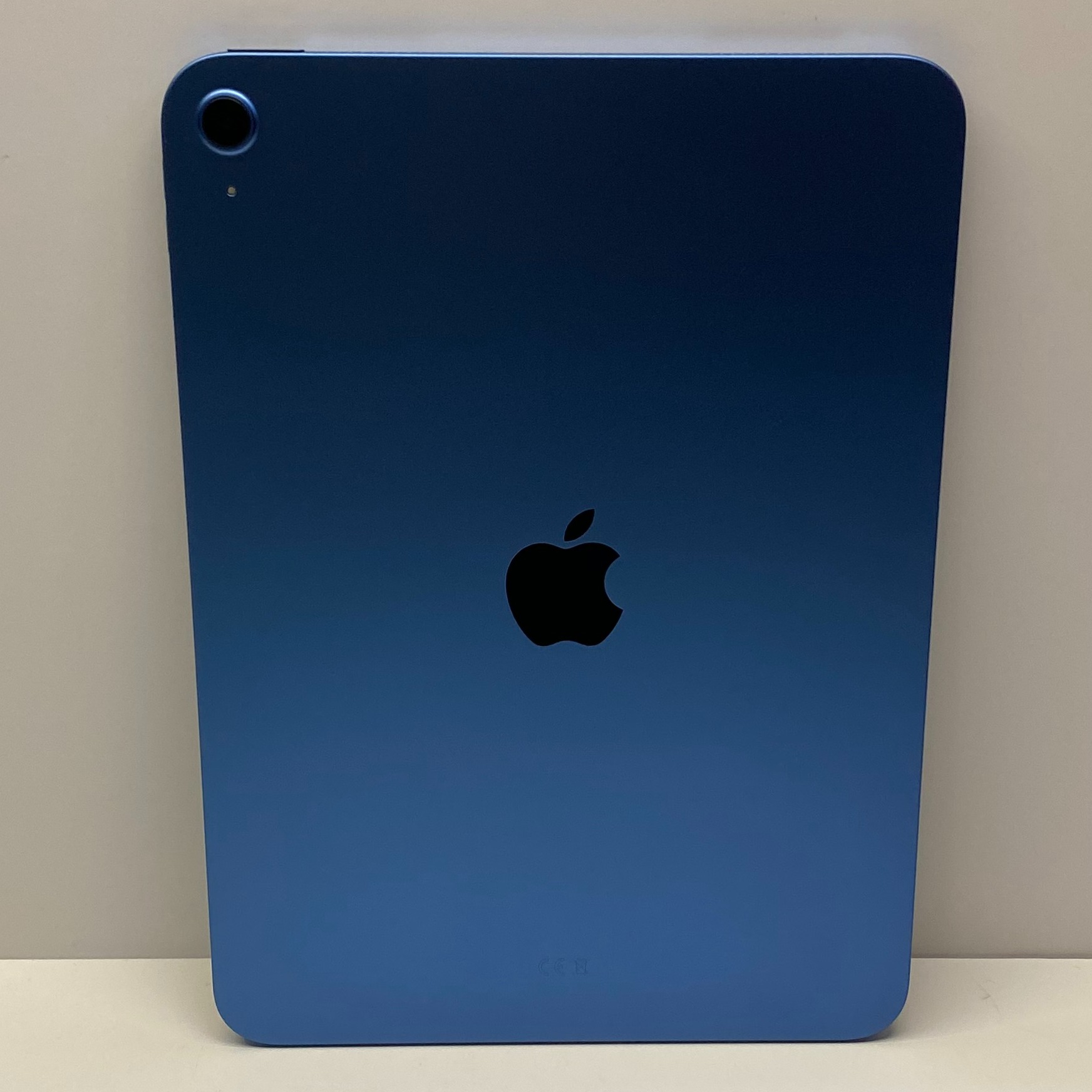 Pre-owned Apple iPad A16 Model A3354 128GB in Blue WiFi Boxed